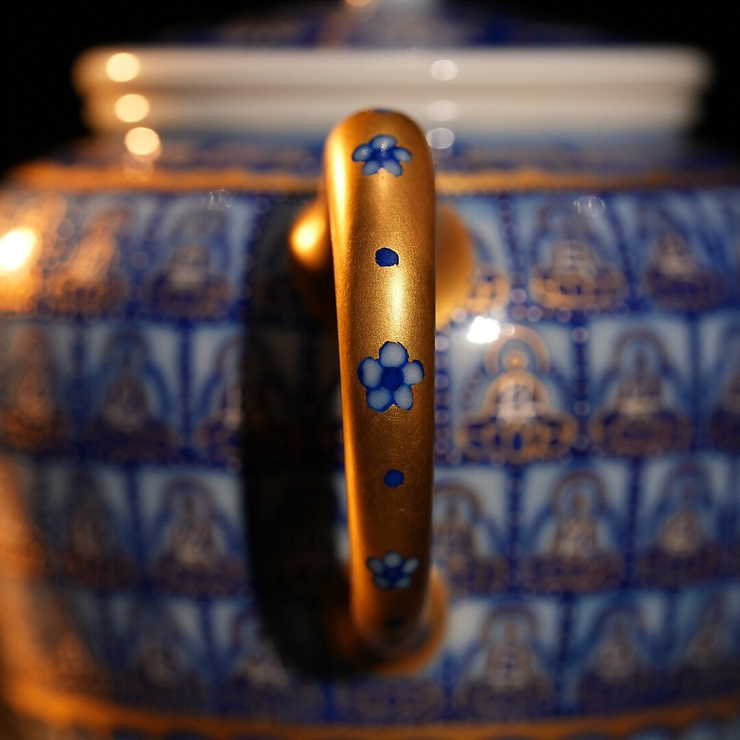The Pilgrim of One Teapot